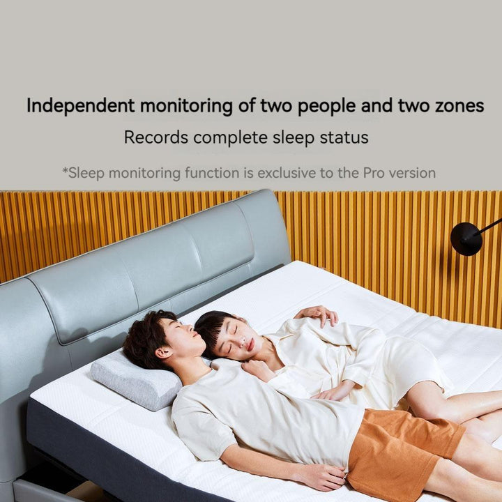 A couple lies on the Feel leather smart electric bed X Pro, which can be independently detected by two people and two zones.